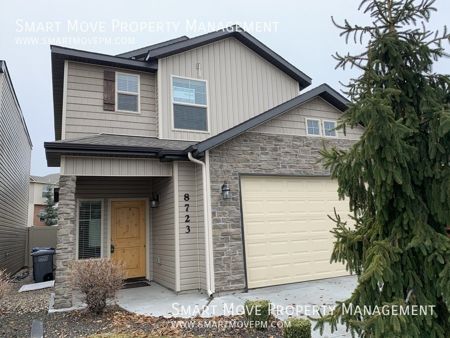 Adorable Two Story off Maple Grove. Neighborhood Pool, Park, Gym. Yard Care included property image