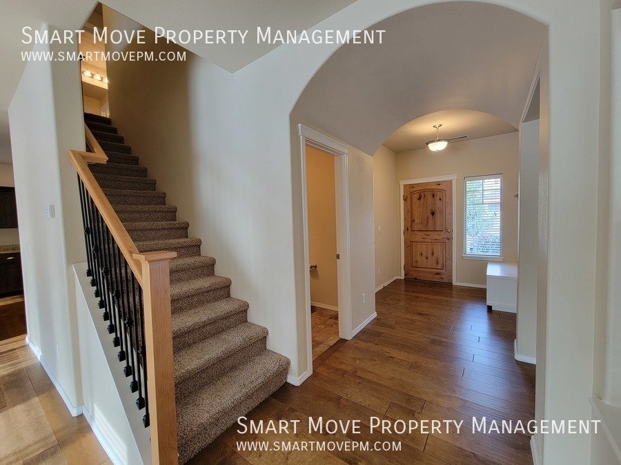 Adorable Two Story off Maple Grove. Neighborhood Pool, Park, Gym. Yard Care included property image