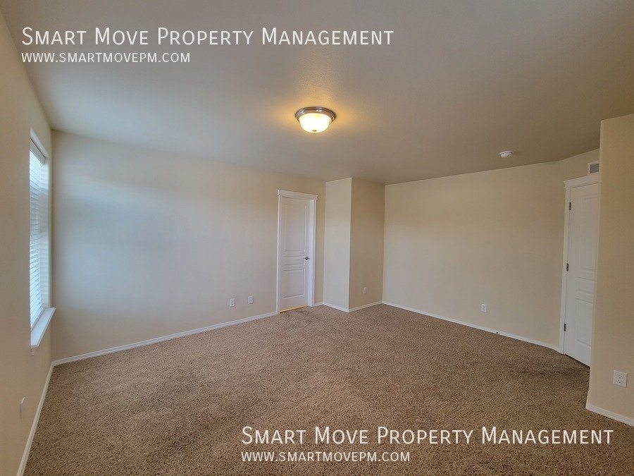 Adorable Two Story off Maple Grove. Neighborhood Pool, Park, Gym. Yard Care included property image