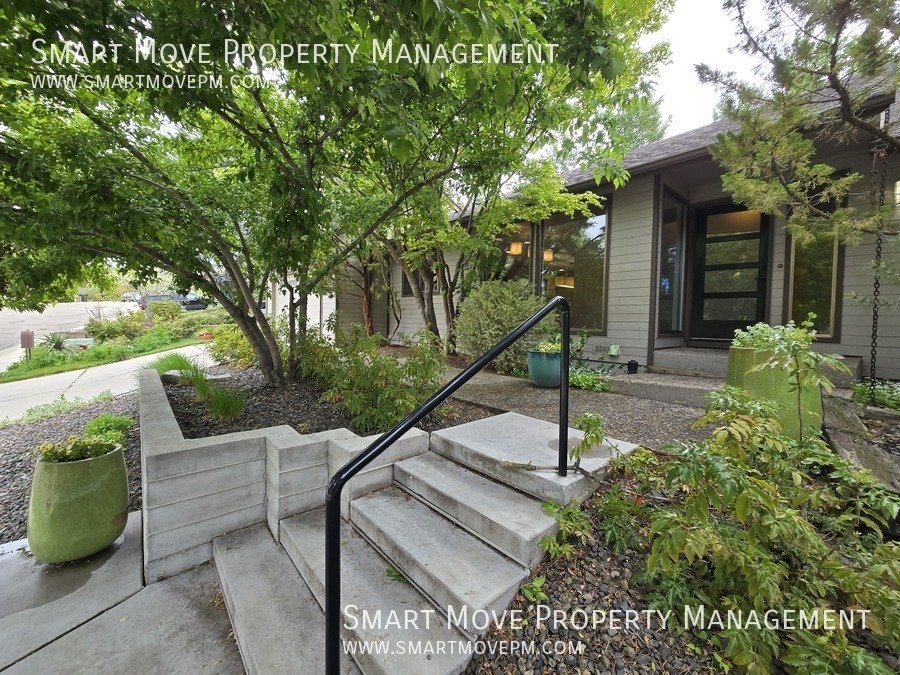 Chic & Modern Highlands Home.  3 Tiered Park-like Backyard property image