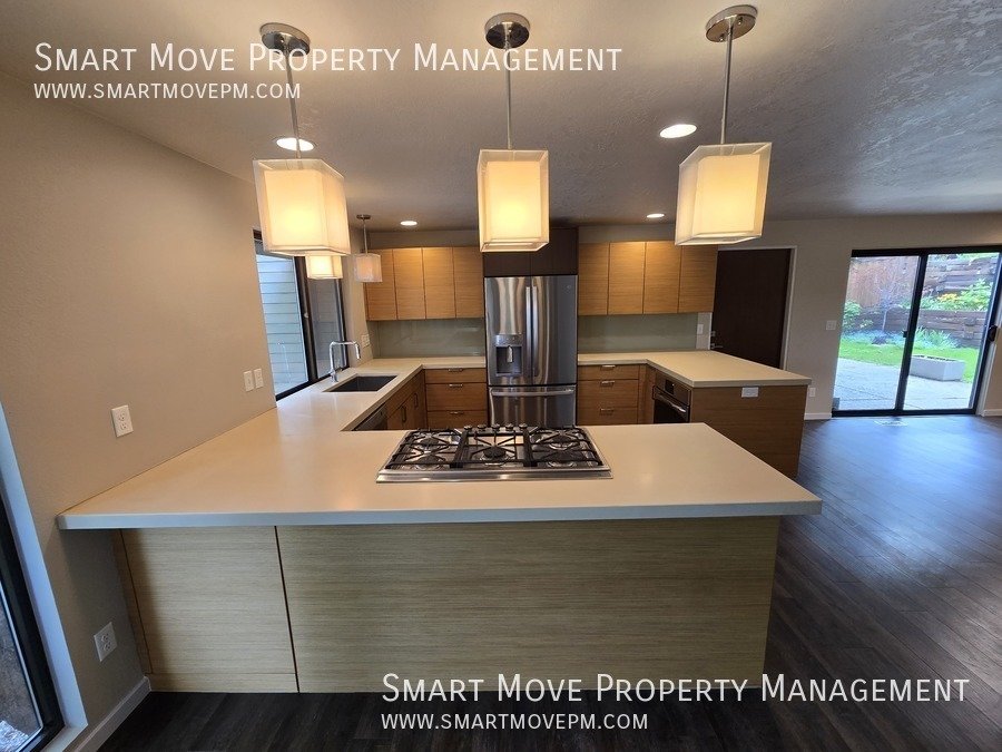 Chic & Modern Highlands Home.  3 Tiered Park-like Backyard property image