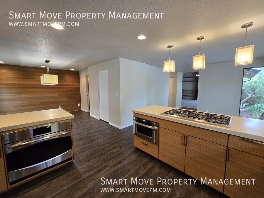 Chic & Modern Highlands Home.  3 Tiered Park-like Backyard property image