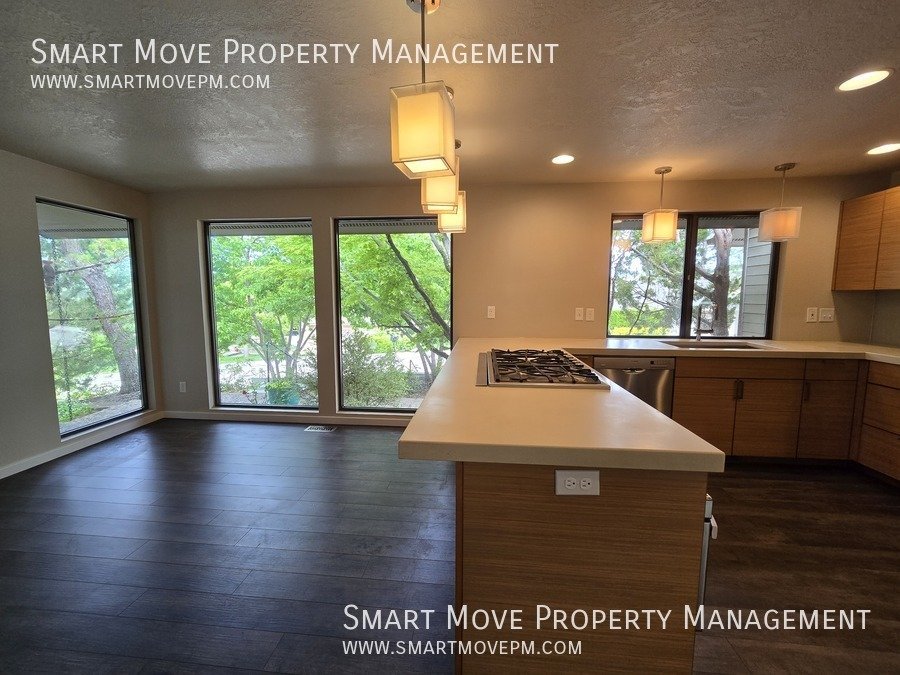 Chic & Modern Highlands Home.  3 Tiered Park-like Backyard property image