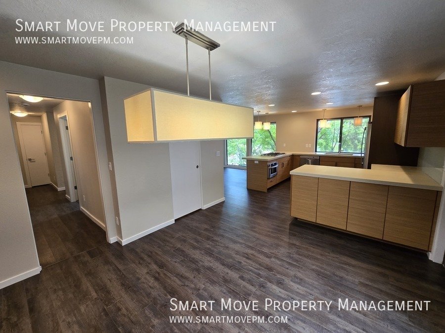 Chic & Modern Highlands Home.  3 Tiered Park-like Backyard property image