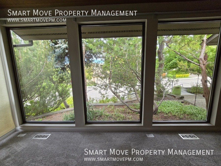 Chic & Modern Highlands Home.  3 Tiered Park-like Backyard property image