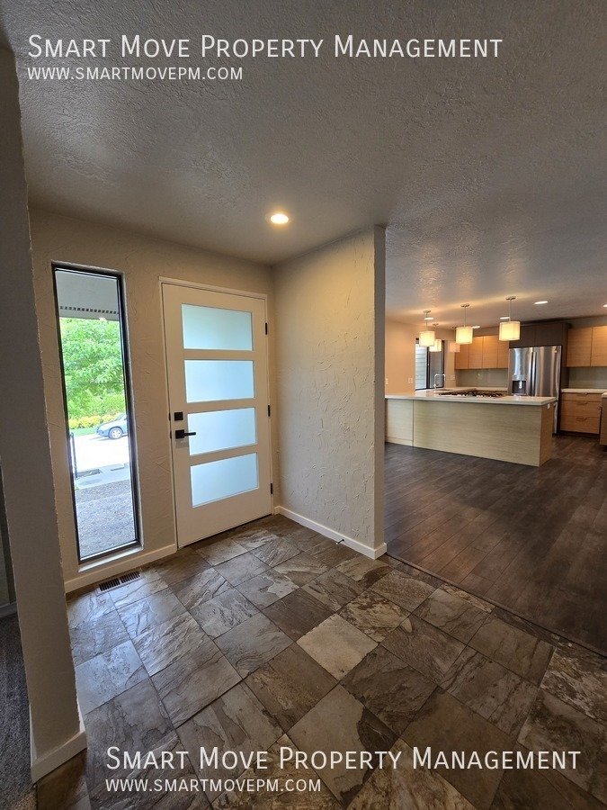 Chic & Modern Highlands Home.  3 Tiered Park-like Backyard property image