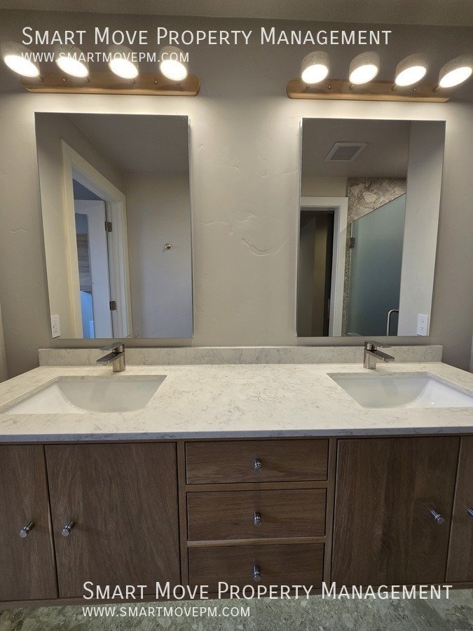 Chic & Modern Highlands Home.  3 Tiered Park-like Backyard property image