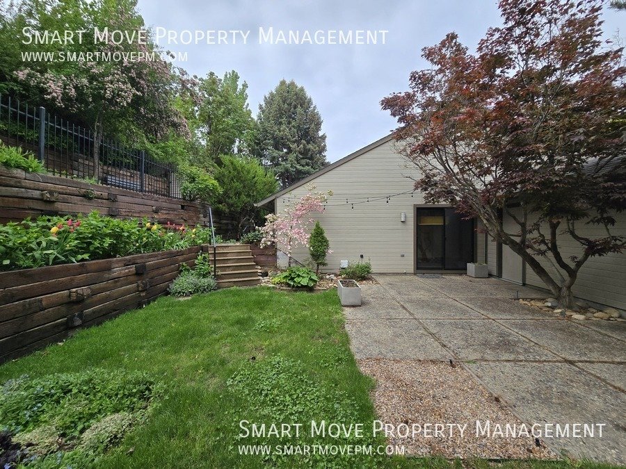 Chic & Modern Highlands Home.  3 Tiered Park-like Backyard property image