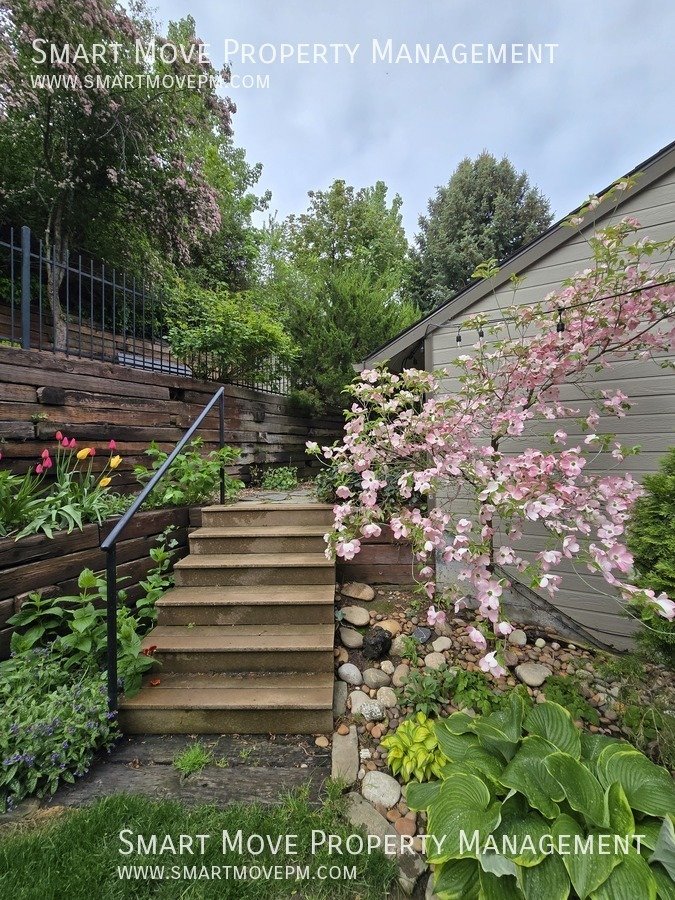 Chic & Modern Highlands Home.  3 Tiered Park-like Backyard property image