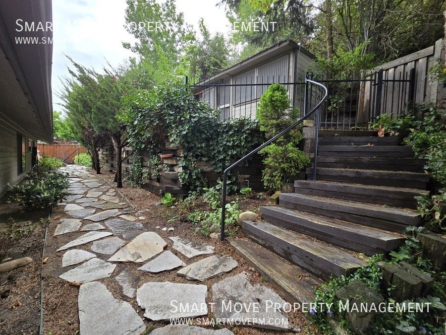 Chic & Modern Highlands Home.  3 Tiered Park-like Backyard property image