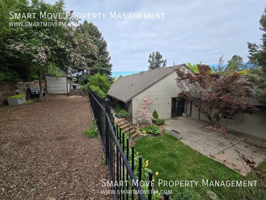 Chic & Modern Highlands Home.  3 Tiered Park-like Backyard property image