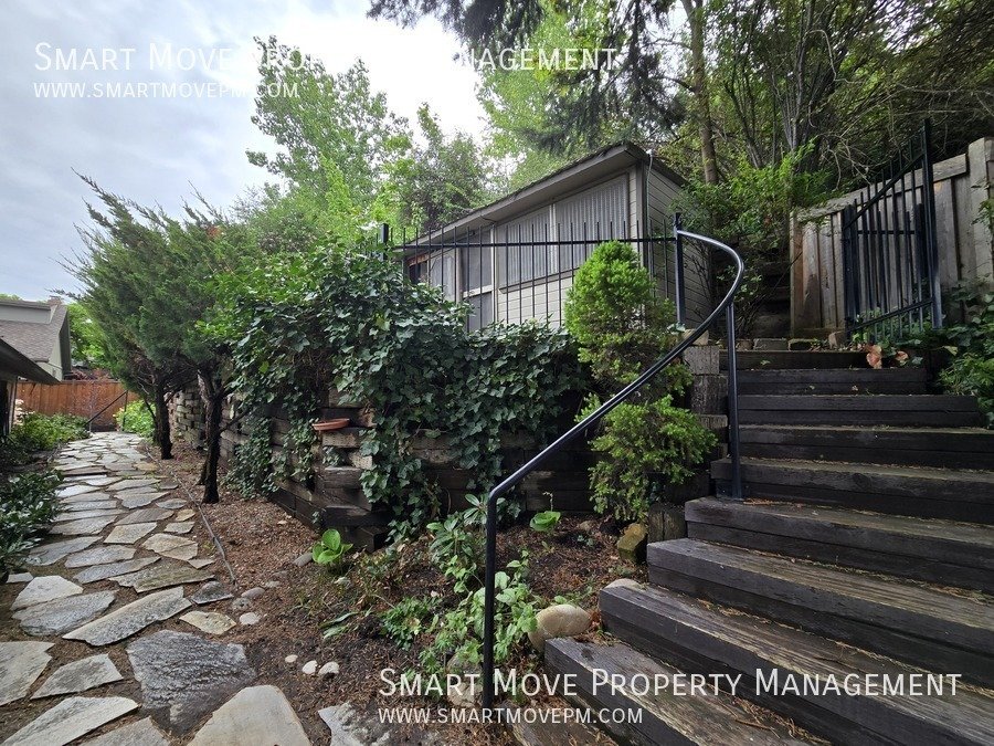 Chic & Modern Highlands Home.  3 Tiered Park-like Backyard property image