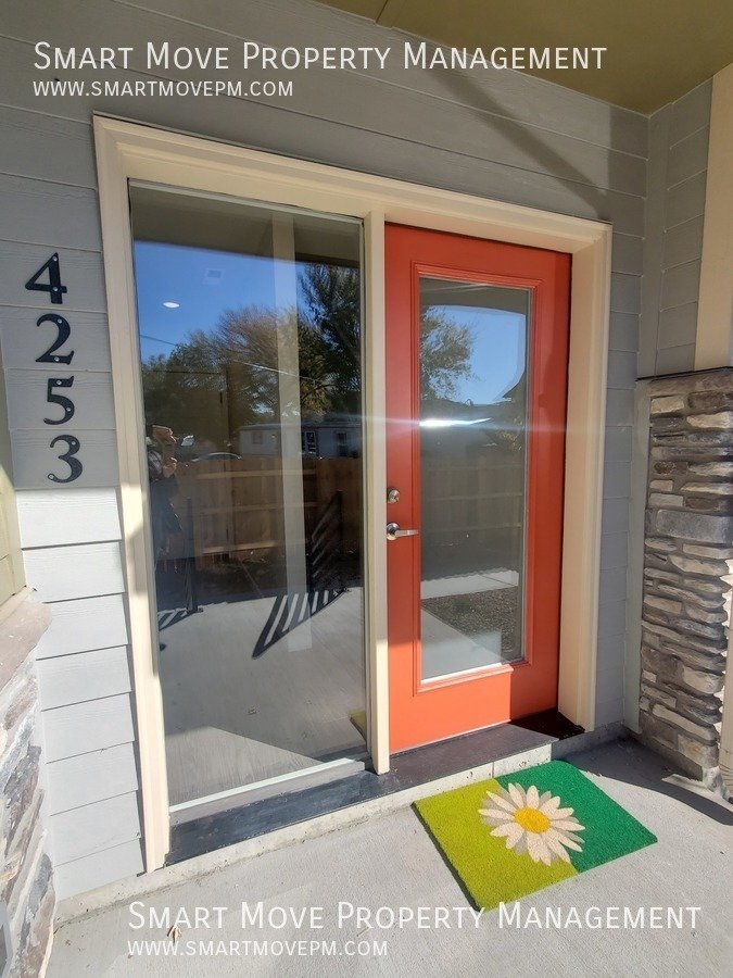 Townhome in Arts & Cultural District. Steps from the Greenbelt, River, Wineries property image