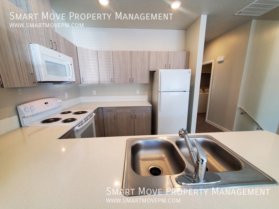 Townhome in Arts & Cultural District. Steps from the Greenbelt, River, Wineries property image