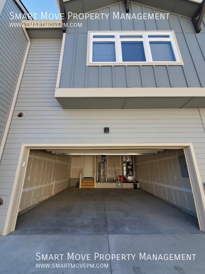 Townhome in Arts & Cultural District. Steps from the Greenbelt, River, Wineries property image