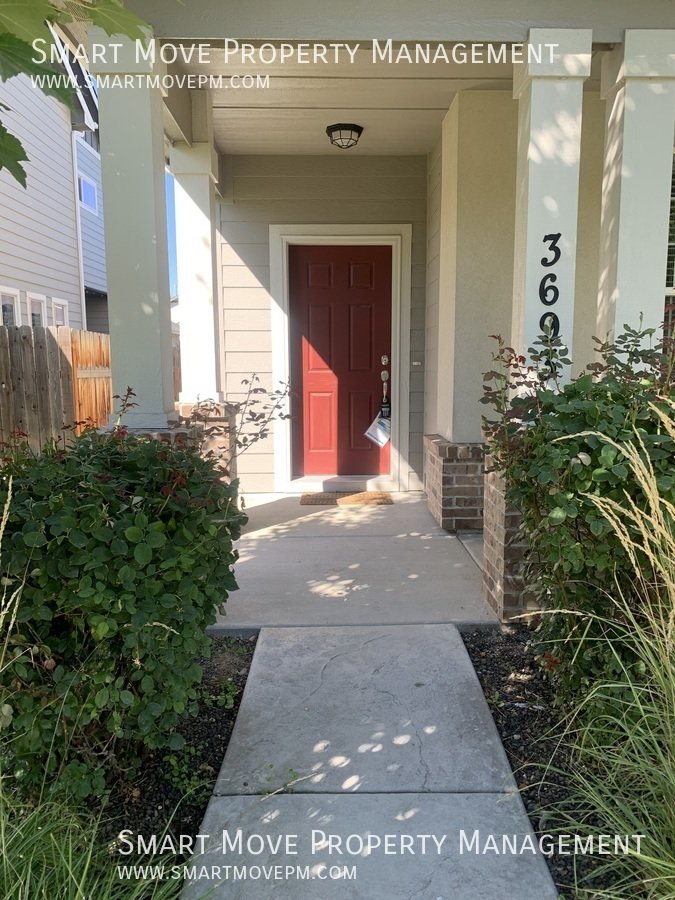 3 bd Patio Home Near Settlers Park. Low maintenance Yard. Oversized Garage property image