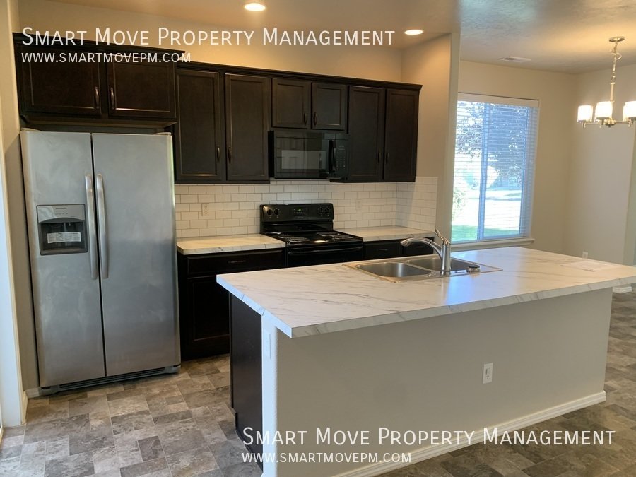 3 bd Patio Home Near Settlers Park. Low maintenance Yard. Oversized Garage property image