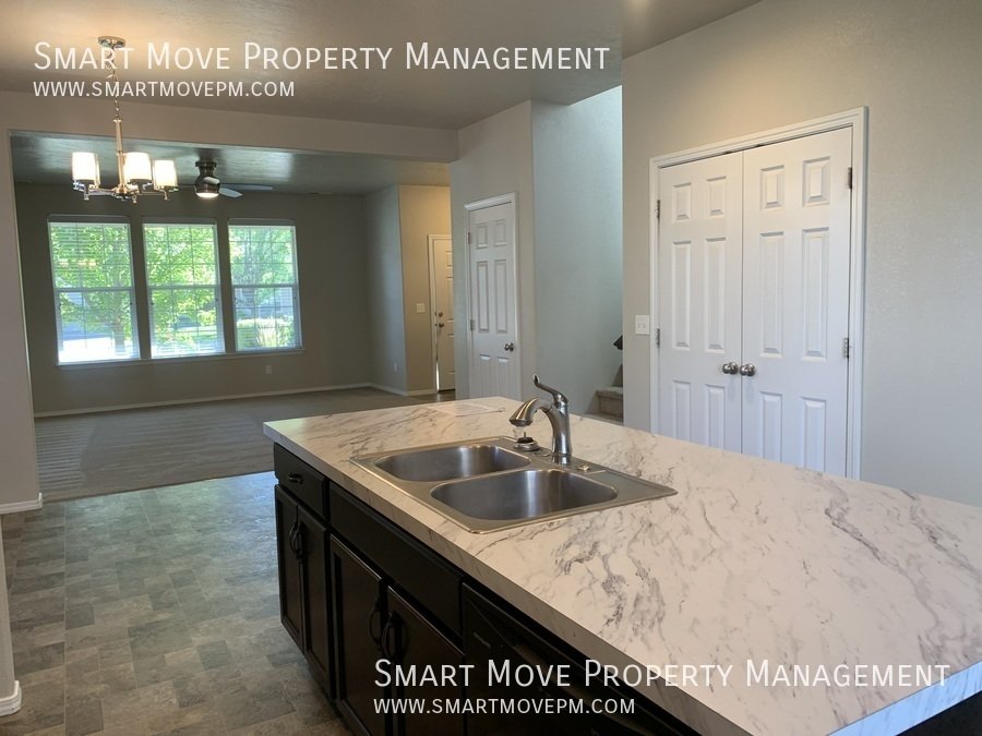 3 bd Patio Home Near Settlers Park. Low maintenance Yard. Oversized Garage property image