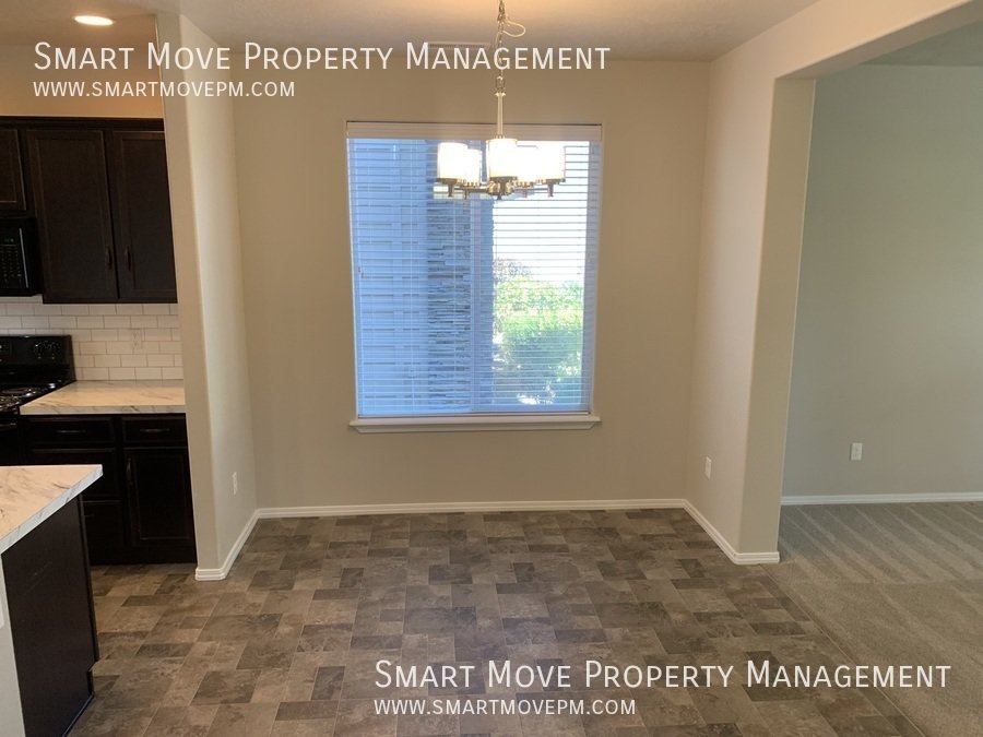 3 bd Patio Home Near Settlers Park. Low maintenance Yard. Oversized Garage property image