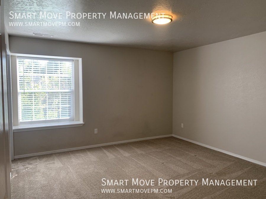 3 bd Patio Home Near Settlers Park. Low maintenance Yard. Oversized Garage property image