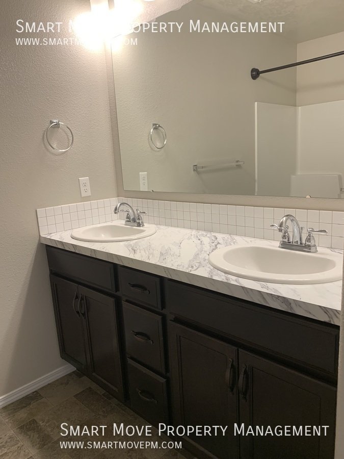 3 bd Patio Home Near Settlers Park. Low maintenance Yard. Oversized Garage property image