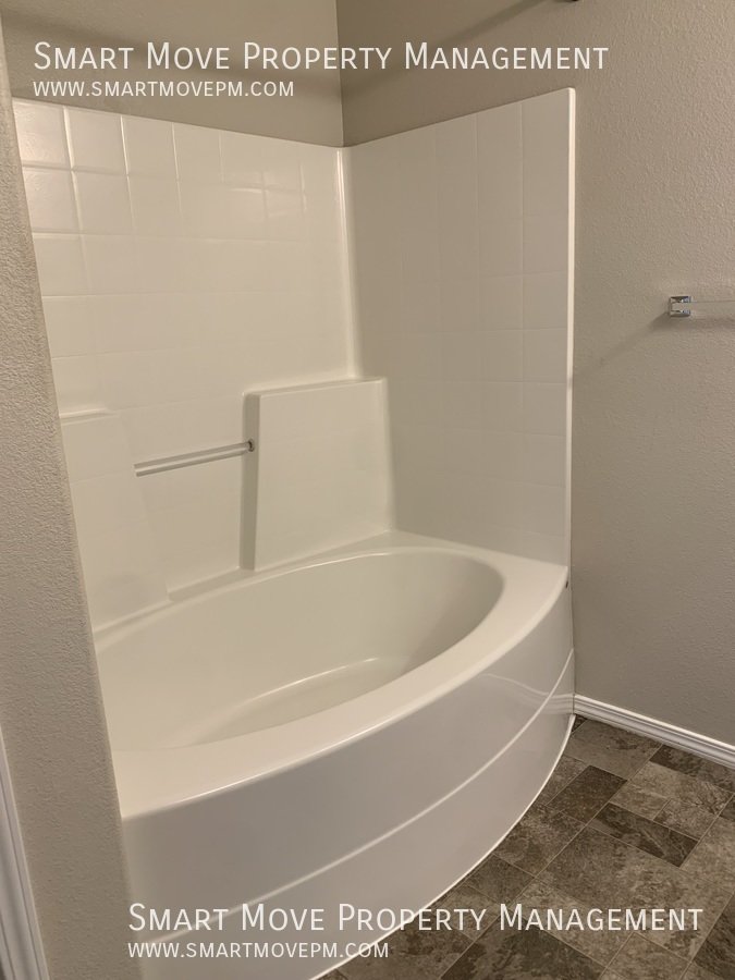 3 bd Patio Home Near Settlers Park. Low maintenance Yard. Oversized Garage property image