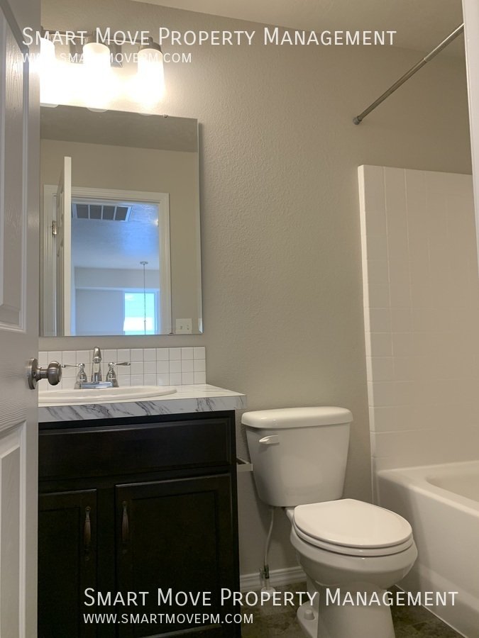 3 bd Patio Home Near Settlers Park. Low maintenance Yard. Oversized Garage property image