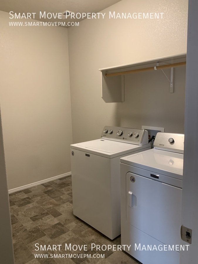 3 bd Patio Home Near Settlers Park. Low maintenance Yard. Oversized Garage property image