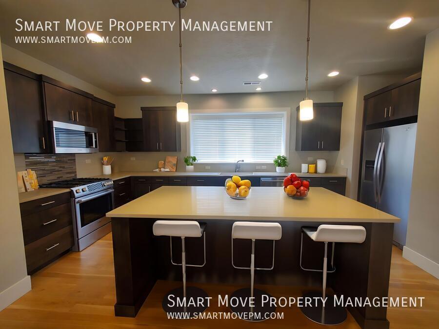 Executive East Boise 3 bd on the River, Greenbelt, Pool, Gym property image