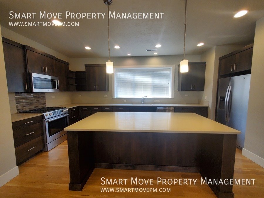 Executive East Boise 3 bd on the River, Greenbelt, Pool, Gym property image