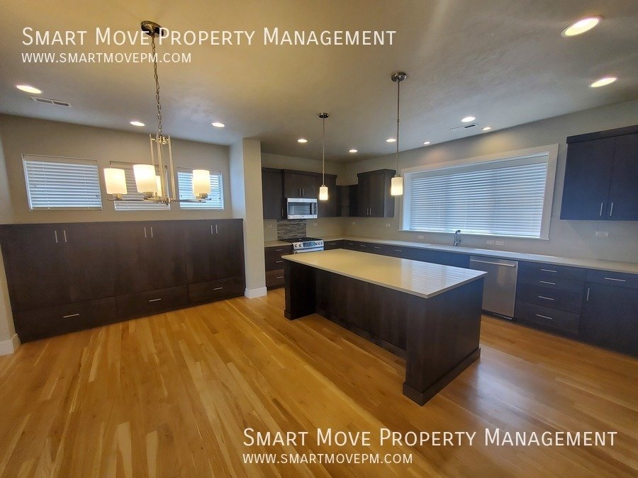 Executive East Boise 3 bd on the River, Greenbelt, Pool, Gym property image