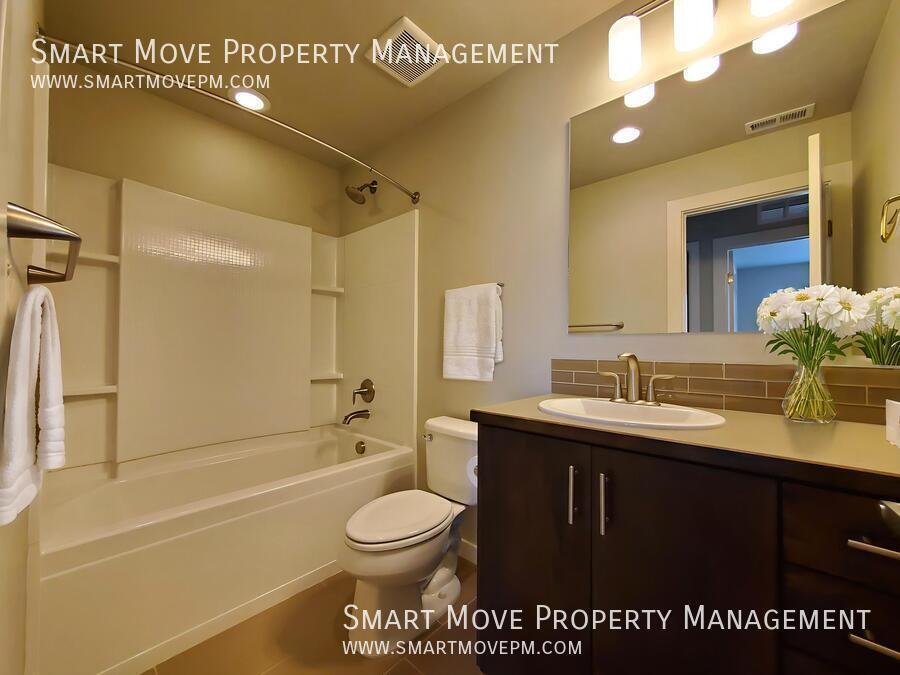 Executive East Boise 3 bd on the River, Greenbelt, Pool, Gym property image