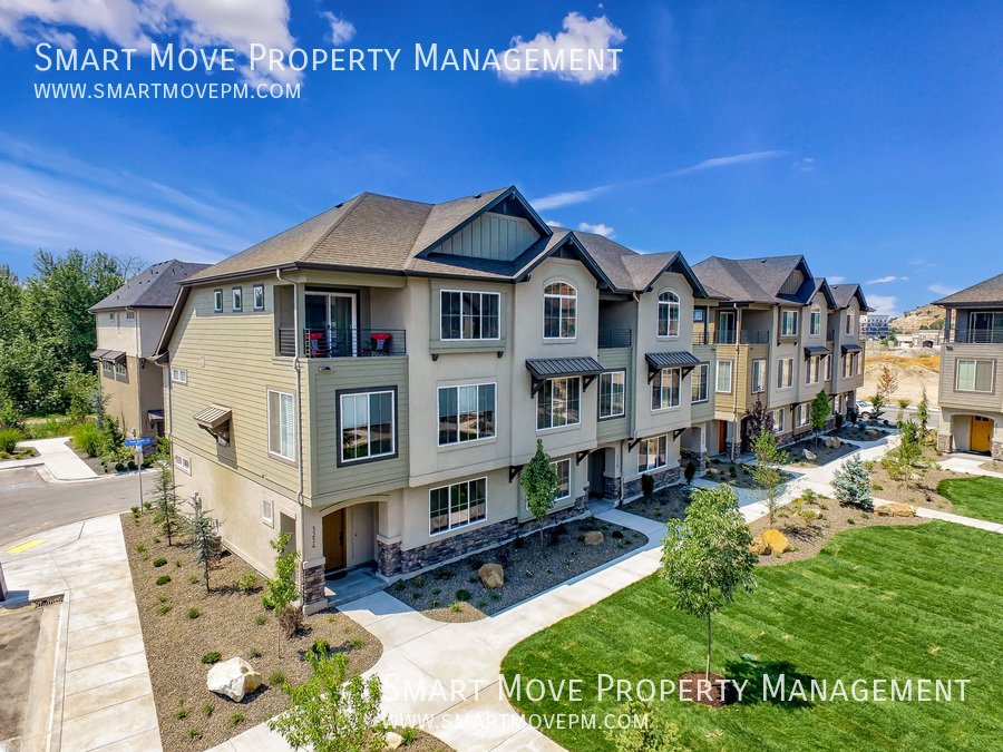Executive East Boise 3 bd on the River, Greenbelt, Pool, Gym property image