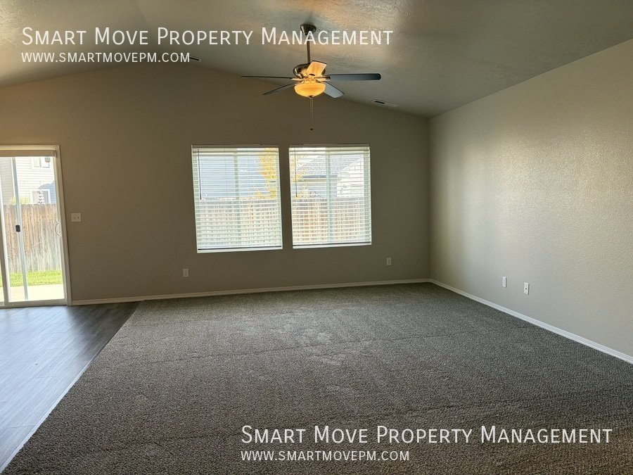 Inviting 3 bd room single level near Settlers Park. 3D tour! property image