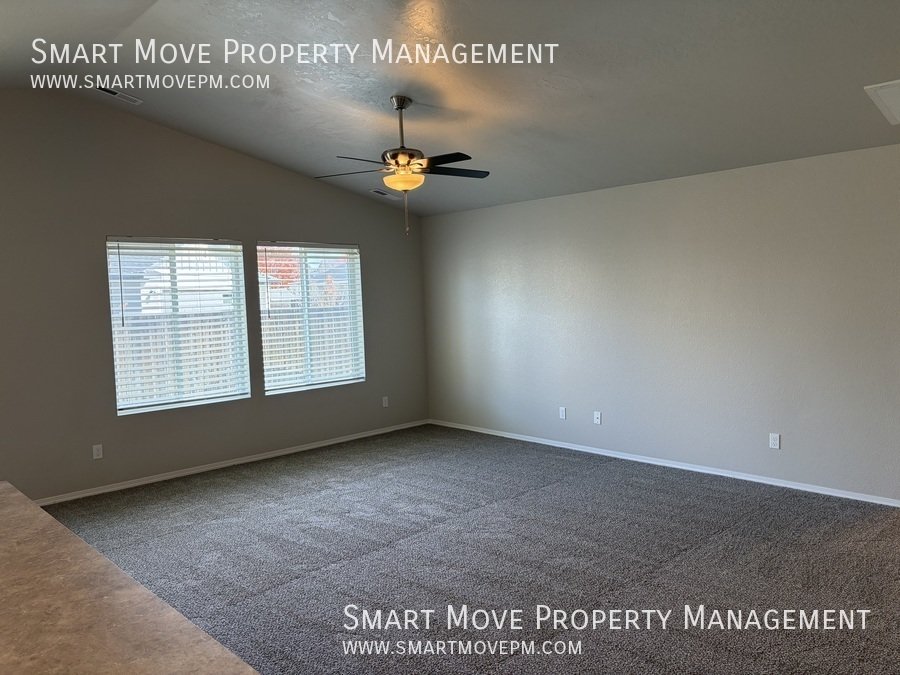 Inviting 3 bd room single level near Settlers Park. 3D tour! property image