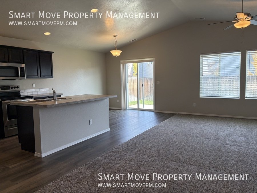 Inviting 3 bd room single level near Settlers Park. 3D tour! property image