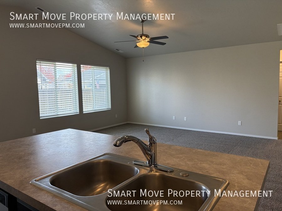 Inviting 3 bd room single level near Settlers Park. 3D tour! property image