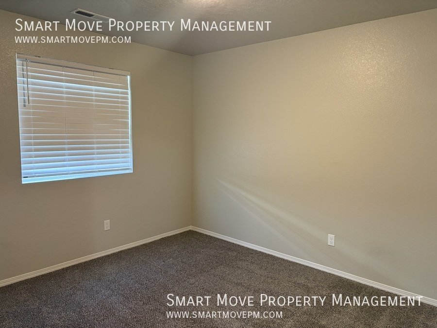 Inviting 3 bd room single level near Settlers Park. 3D tour! property image