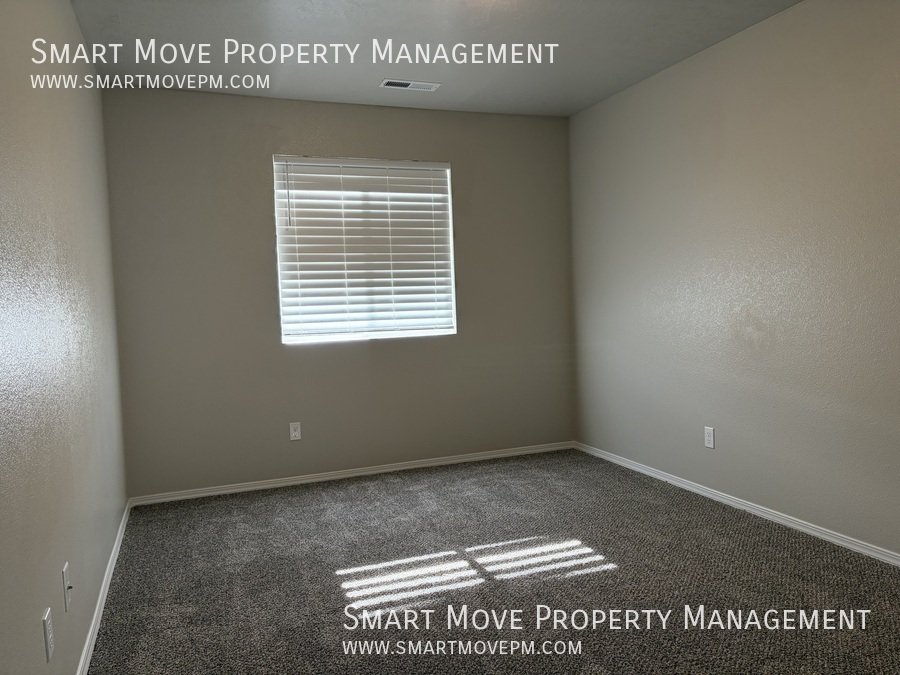 Inviting 3 bd room single level near Settlers Park. 3D tour! property image