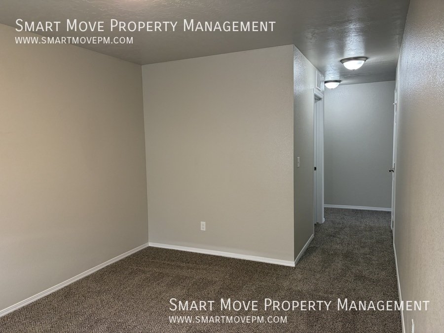 Inviting 3 bd room single level near Settlers Park. 3D tour! property image