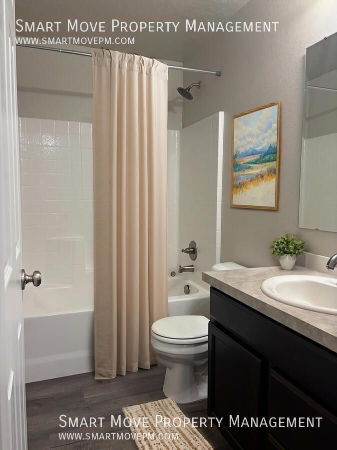 Inviting 3 bd room single level near Settlers Park. 3D tour! property image