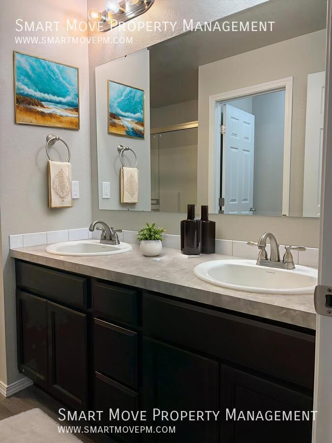 Inviting 3 bd room single level near Settlers Park. 3D tour! property image