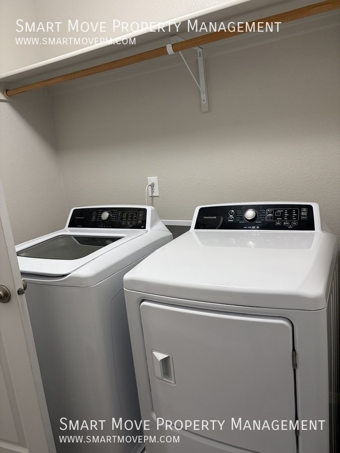 Inviting 3 bd room single level near Settlers Park. 3D tour! property image