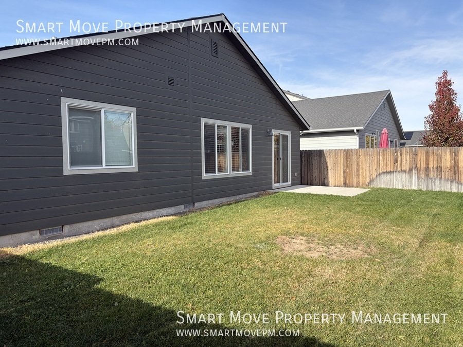 Inviting 3 bd room single level near Settlers Park. 3D tour! property image