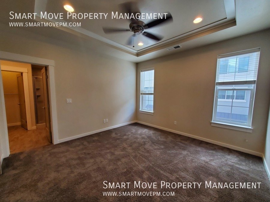 Townhouse on the Greenbelt, Pool. Between Bown Crossing & Harris Ranch property image