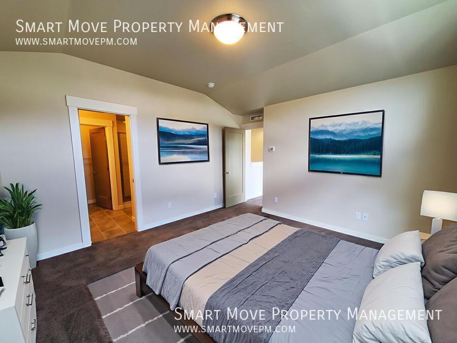 Townhouse on the Greenbelt, Pool. Between Bown Crossing & Harris Ranch property image