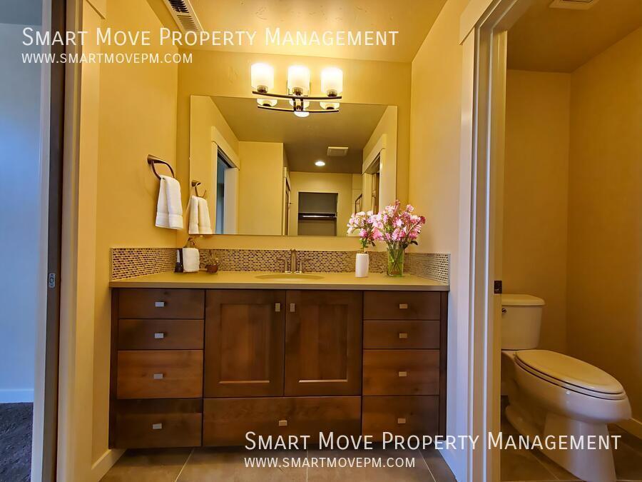 Townhouse on the Greenbelt, Pool. Between Bown Crossing & Harris Ranch property image