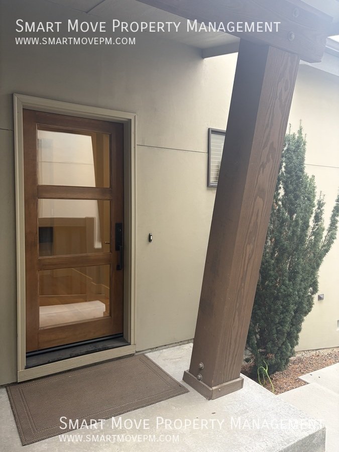 Beautiful 3 bed + bonus room + office home in East Boise. Near Micron property image