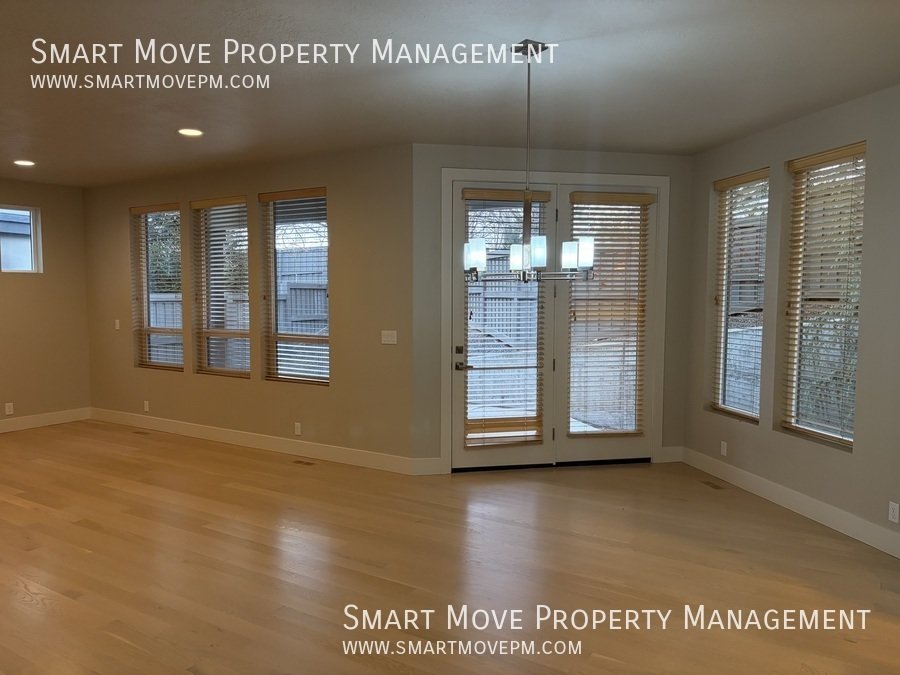 Beautiful 3 bed + bonus room + office home in East Boise. Near Micron property image