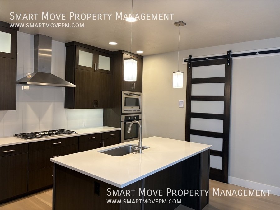 Beautiful 3 bed + bonus room + office home in East Boise. Near Micron property image